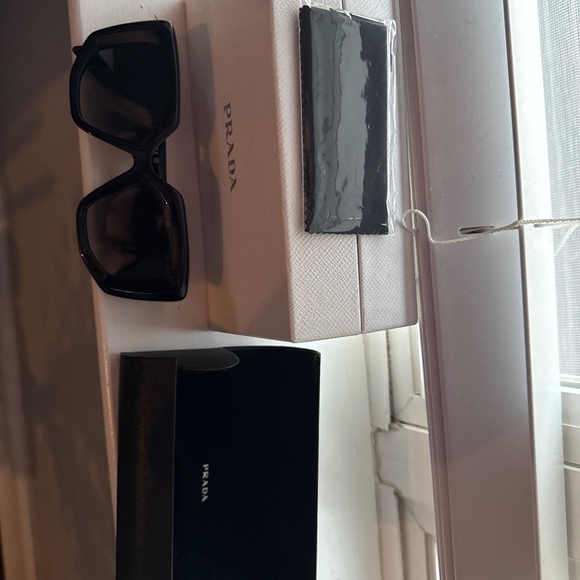 Sunglasses - Picture 1 of 11